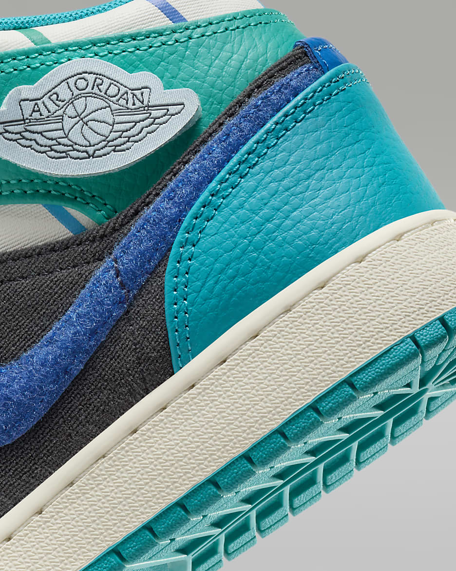 Air Jordan 1 Mid Sneaker School Older Kids Shoes. Nike SE